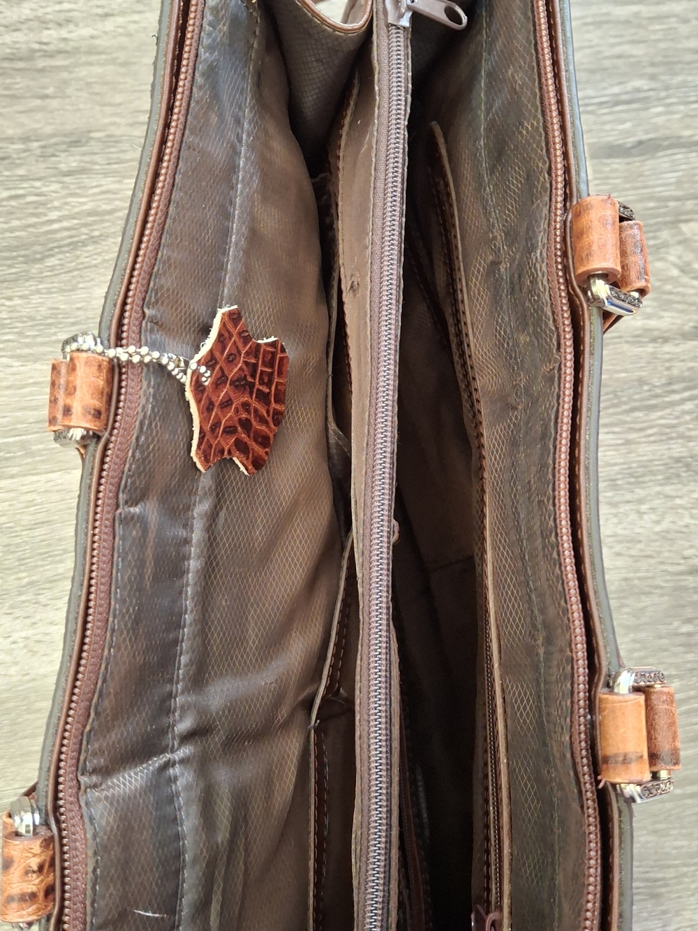 VTG MC Croc-Embossed Brown Leather Breifcase with Dark Trim And Silver Heart - Picture 16 of 16